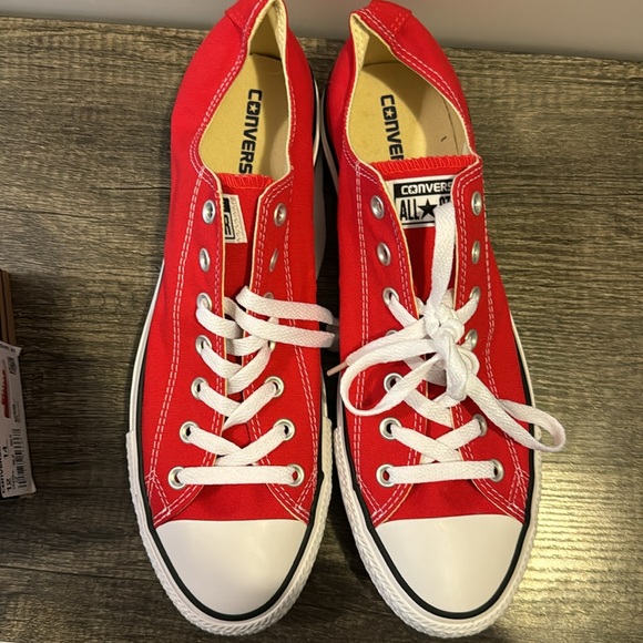 Converse Men’s 12 or Women’s 14 Red Low Top - Picture 3 of 5